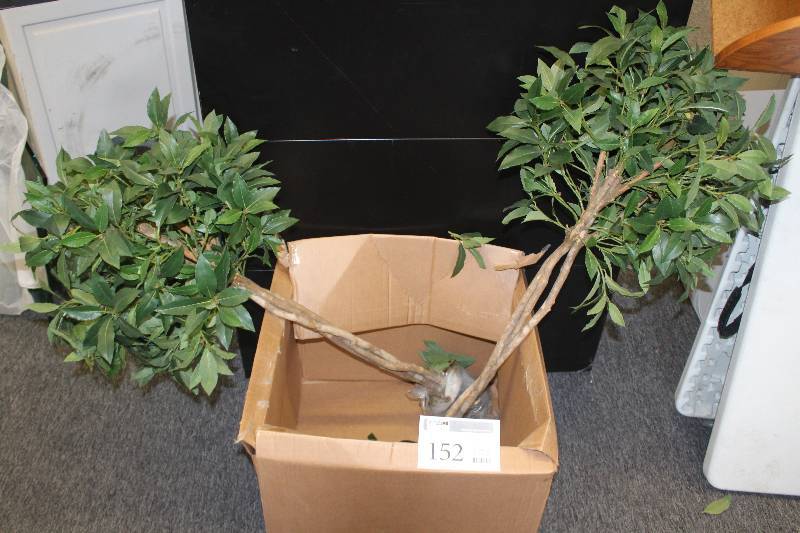 lot 152 image: Lot of Fake Plants