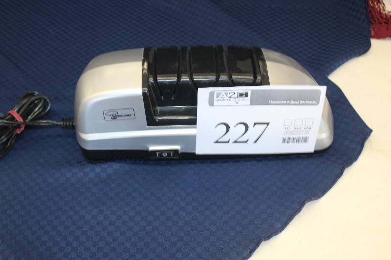 lot 227 image: Savoureux Knife Sharpener