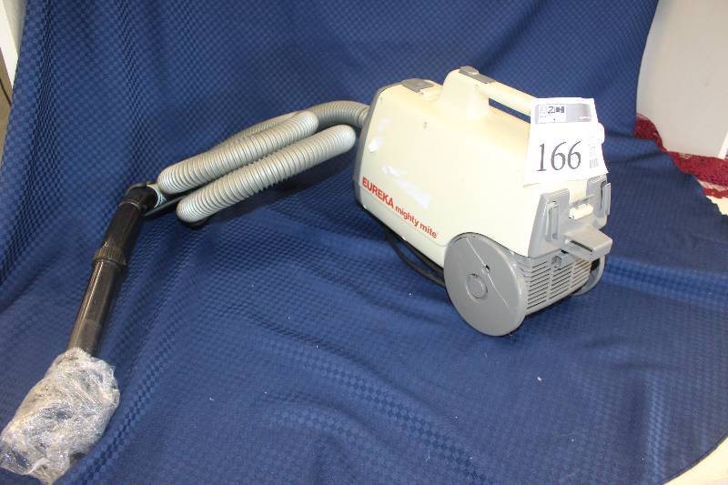 lot 166 image: Eureka Mighty Mite Vacuum