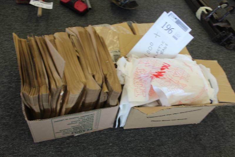 lot 196 image: Lot Including 1000 Plastic Bags, 9x12 Natural Notion Paper Bags