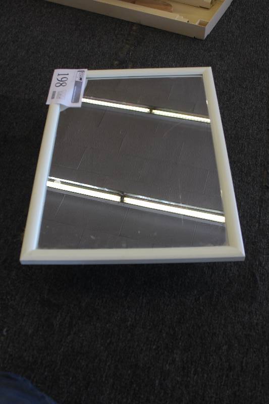 lot 198 image: Medicine Cabinet w Mirrored Door