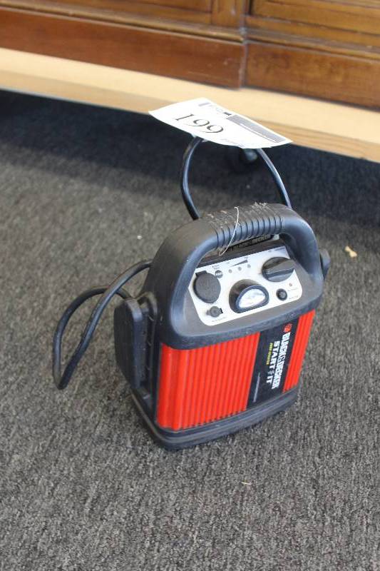 lot 199 image: Black & Decker Start It Jump Starter