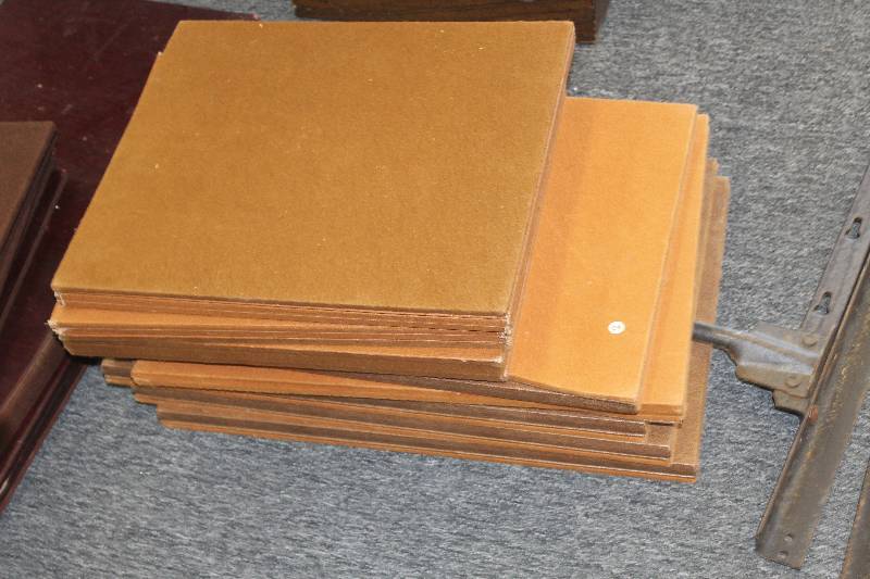lot 212 image: Dining Table Pad