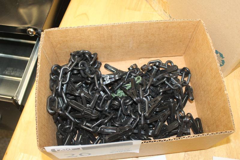 lot 26 image: Hanging Clip-on Display w 2-8 Chains, 30 Clips