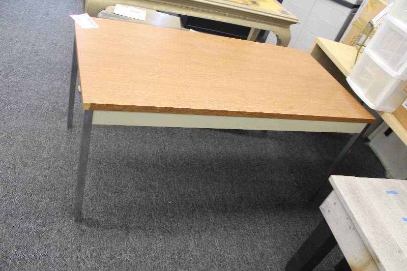 lot 34 image: Office Table