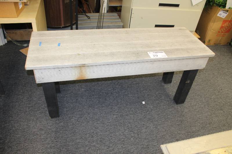 lot 39 image: Bench Table