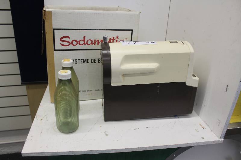 lot 77 image: Sodamystic Soda Making Kit w 12 Bottles
