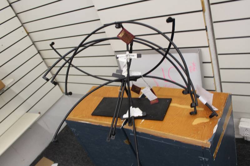lot 97 image: Evans Design Group 28 Museum Stand