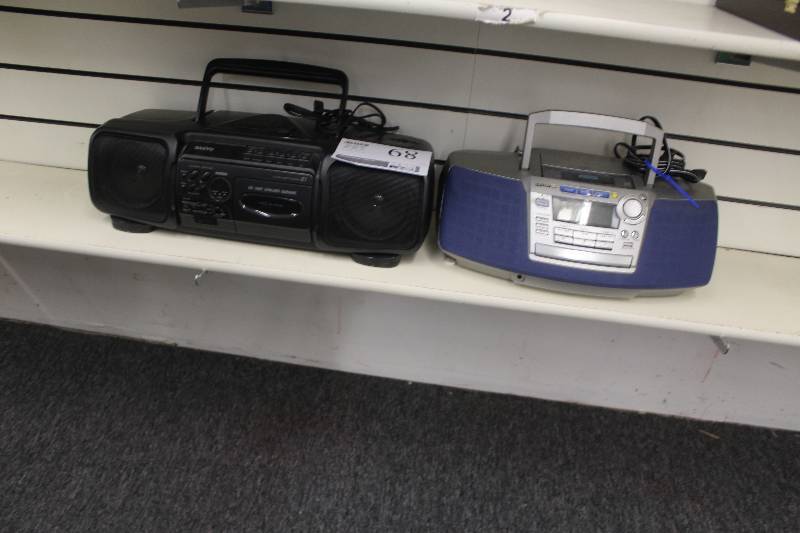 lot 89 image: Lot of (2) Portable Radios Including Aiwa, Sanyo