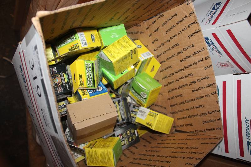 lot 319 image: Lot of (Approximately 25) Prestone Thermostat New In Box Includes 330-180, 300-160, 300-180, 300-205