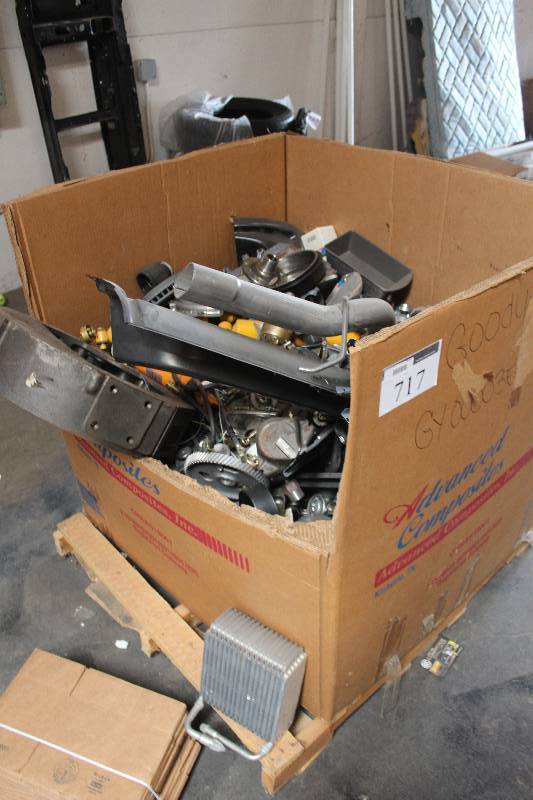 lot 717 image: Box Lot of Automotive Parts