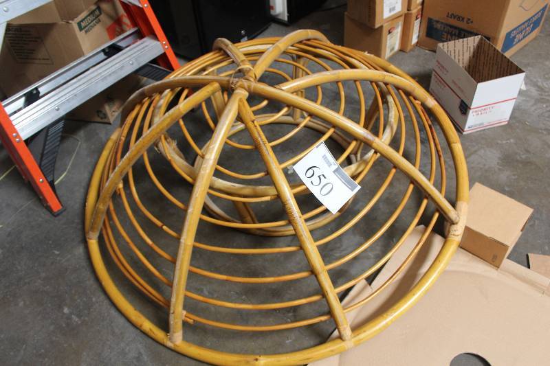 lot 650 image: Futon Base