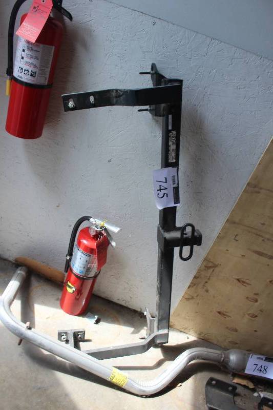 lot 745 image: Tow Bar
