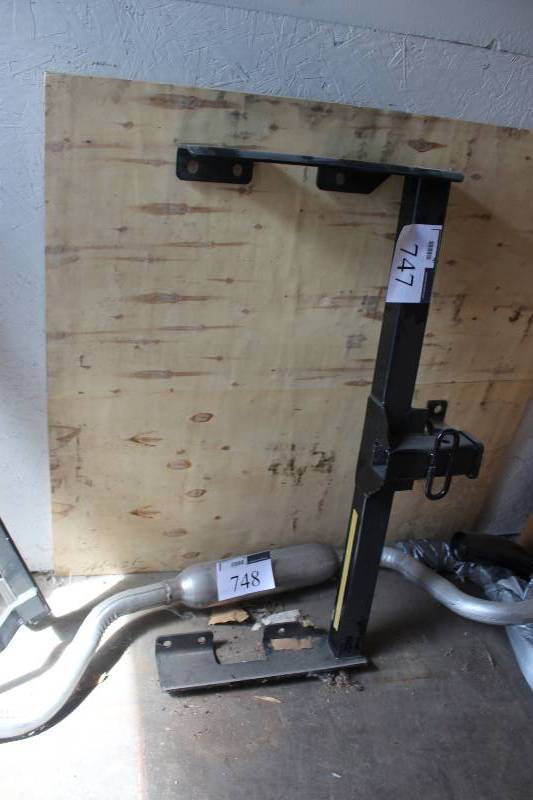 lot 747 image: Tow Bar