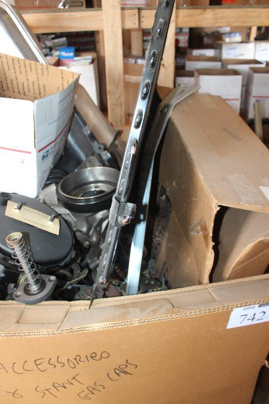 lot 742 image: Box Lot of Automotive Parts