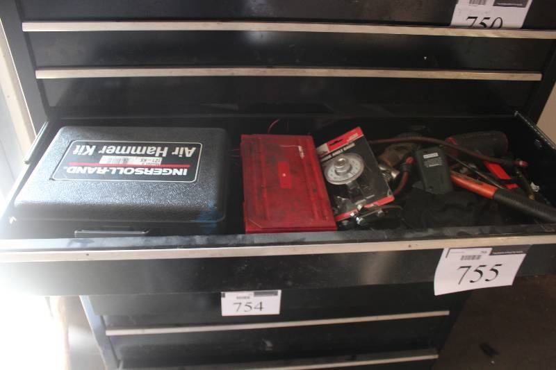 lot 755 image: Ingersol Rand Air Hammer Kit