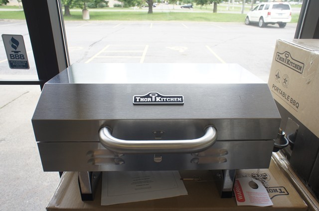 lot 9 image: Thor Portable BBQ Grill
