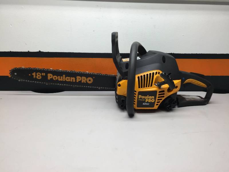 lot 14 image: 18 POULAN CHAIN SAW WITH CASE, 42CC