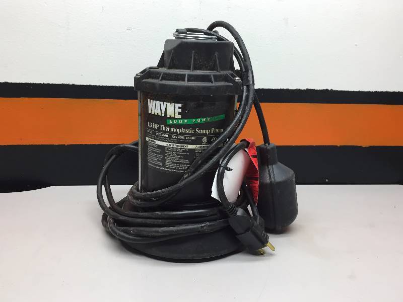 lot 17 image: WAYNE 13 HP SUBMERSIBLE 3600 GALLON PER HOUR SUMP PUMP