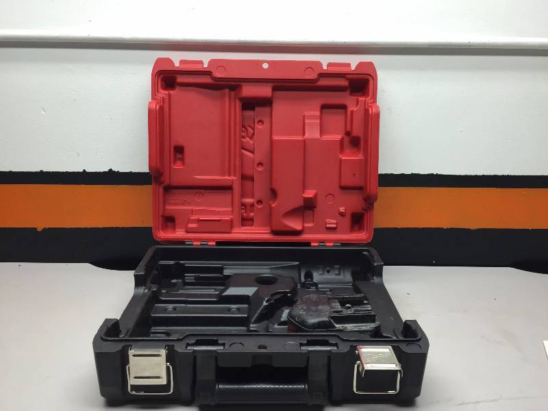 lot 33 image: MILWAUKEE IMPACT DRIVER CASE AND 14.4 VOLT BATTERY