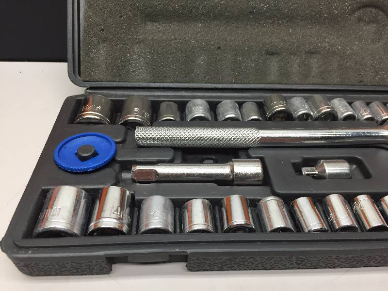 lot 37 image: 38 SOCKET SET SAE AND METRIC