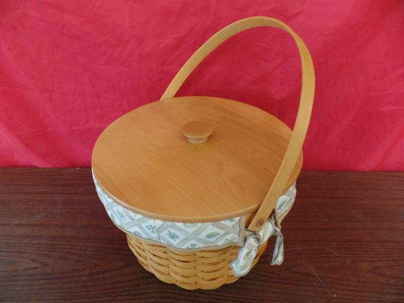 lot 204 image: Longaberger Baskets