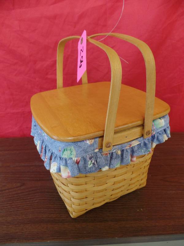 lot 206 image: Longaberger Basket