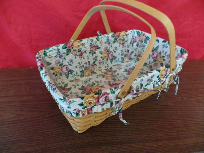 lot 213 image: Longaberger Basket