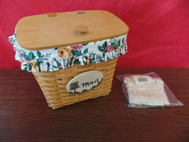 lot 214 image: Longaberger Basket