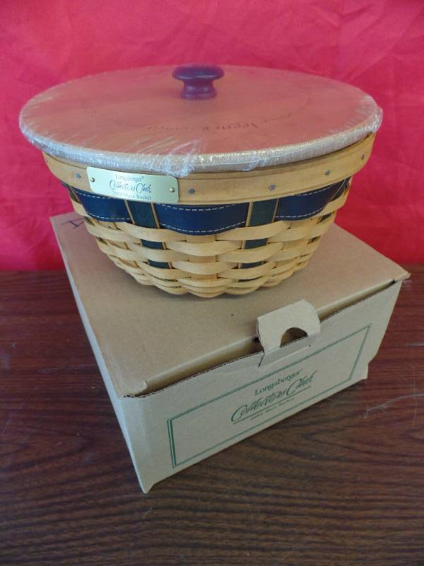 lot 222 image: Longaberger Basket
