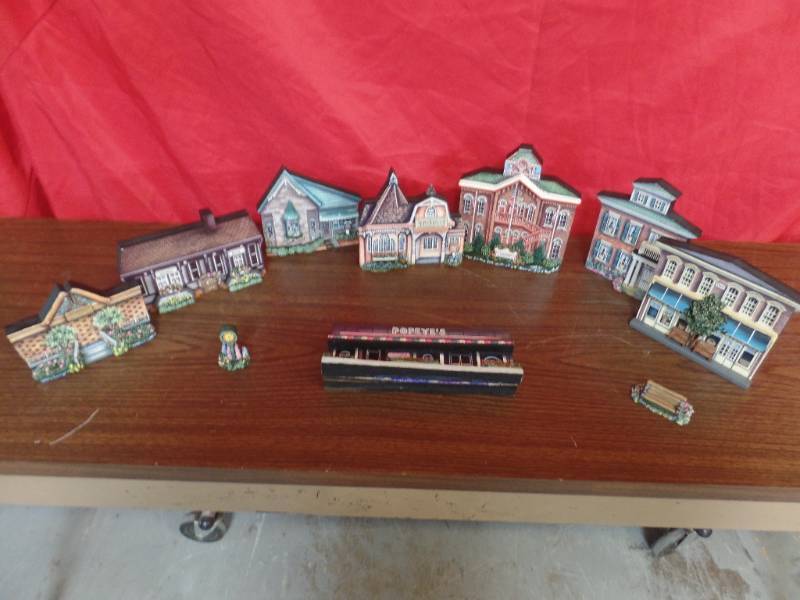 lot 244 image: Longaberger Plaques