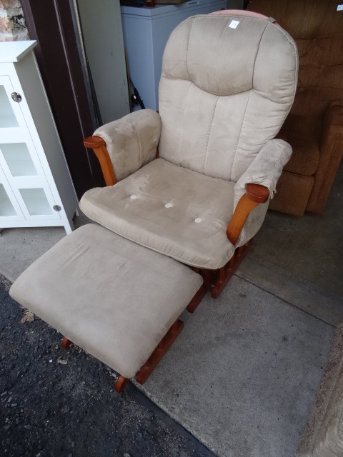 lot 17 image: Glider Rocker with Glider Foot Rest