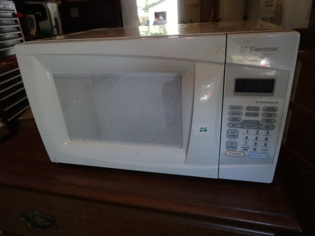 lot 26 image: Emerson Microwave