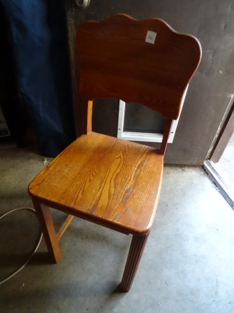 lot 32 image: Vintage Wood Framed Chair