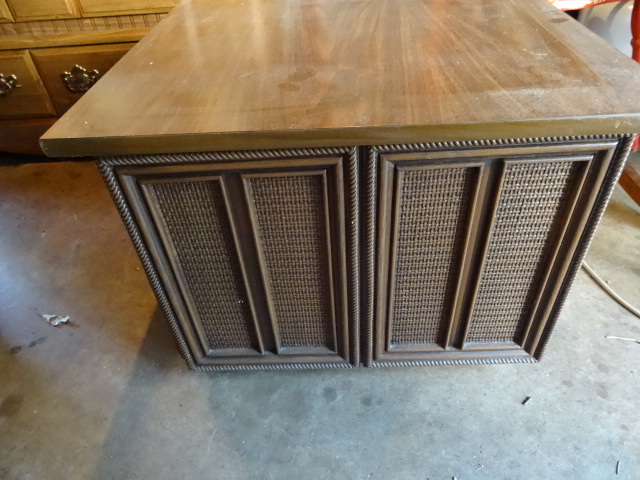 lot 38 image: Vintage Wood End Table