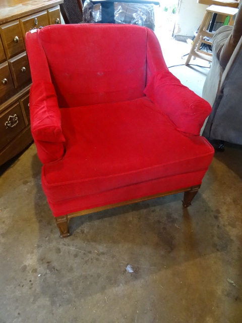 lot 42 image: Vintage Cushioned Chair