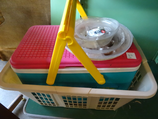 lot 57 image: Laundry Basket, Picnic Basket Cooler,