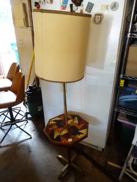 lot 58 image: Vintage End Table Lamp Brass Base