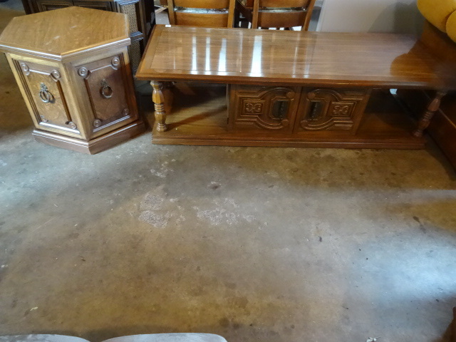 lot 61 image: Vintage Coffee Table and Octagon