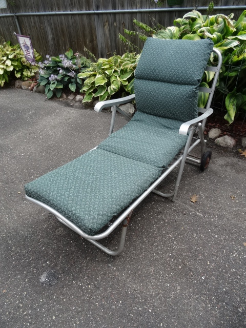 lot 64 image: Vintage Aluminum Lounge Chair