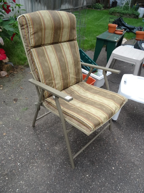 lot 65 image: Metal Fold Up Outdoor Patio Chair