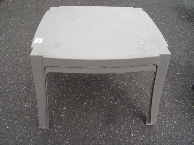 lot 70 image: 2 Plastic Outdoor Patio Tables