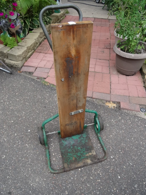 lot 73 image: Outboard Motor StandCart