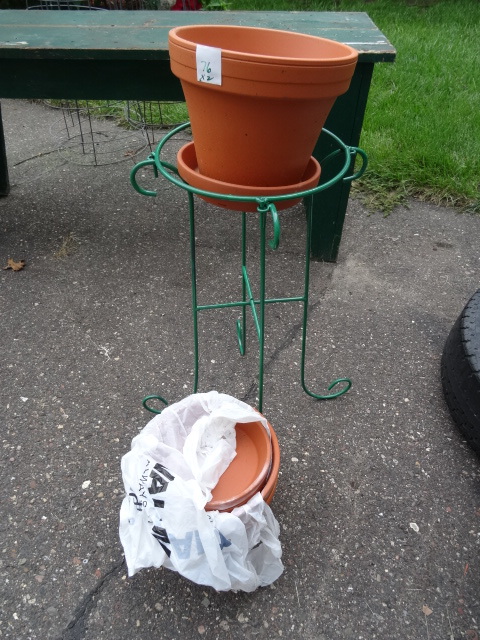 lot 76 image: Metal Flower Pot Stand