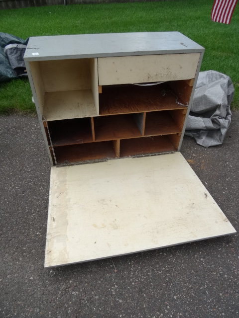 lot 82 image: Wooden Cabinet With one Door.