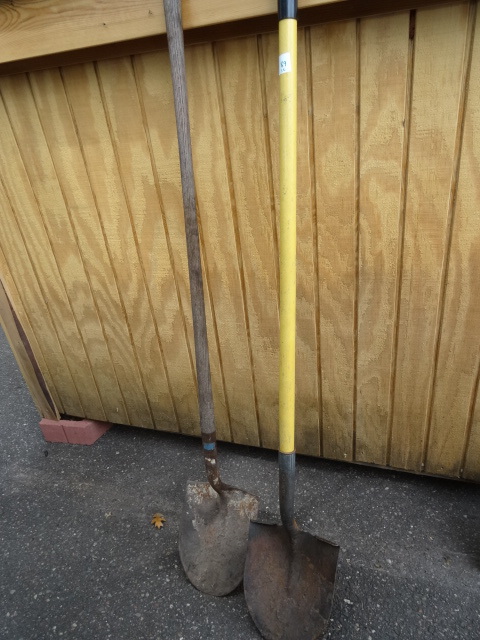 lot 89 image: 2 Spade Shovels
