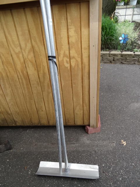 lot 90 image: Snow Roof Rake with 2 Extensions