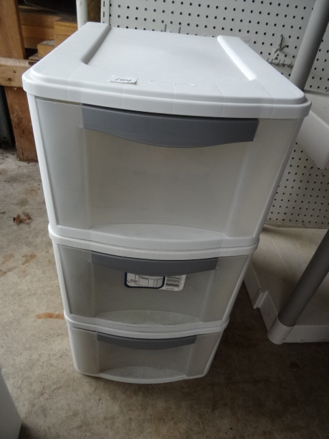 lot 104 image: Sterlite 3 Drawer Bin Unit