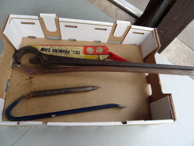 lot 108 image: Pruning Saw, Pry Bar, and More