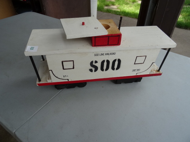 lot 113 image: 500 Line Bird Feeder